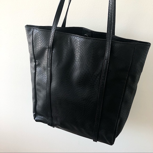 Embossed snake skin pattern shopper - Picture 2 of 8